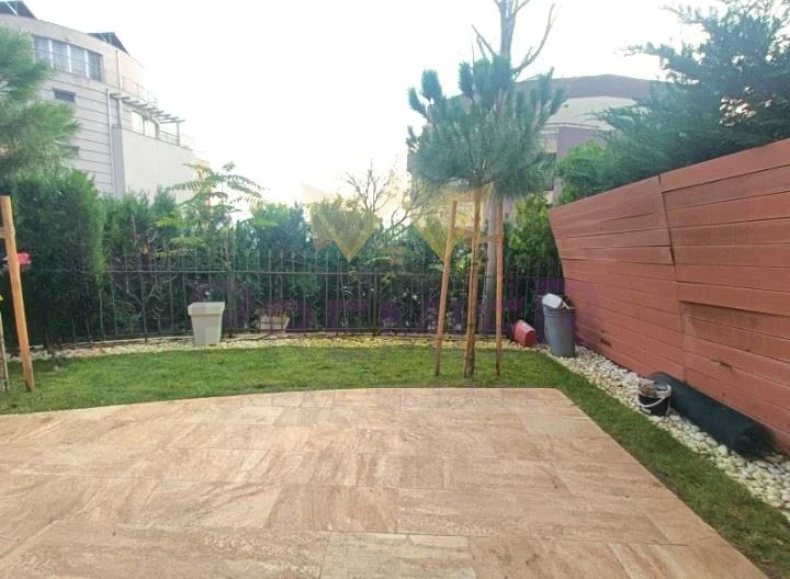 Кокетна двуетажна къща до плажа в Свети Влас - - снимка 2 - Имоти Премиер