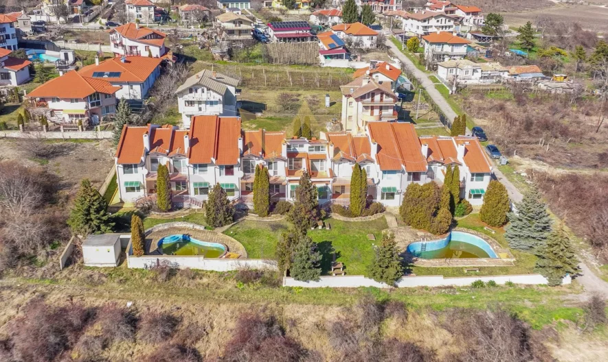 Комплекс от къщи - - снимка 18 - Имоти Премиер