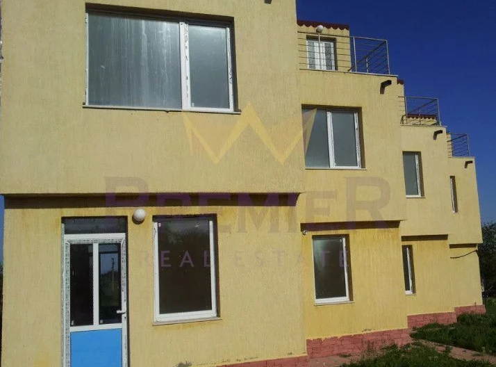 Комплекс от къщи в района на Златни Пясъци - - снимка 3 - Имоти Премиер