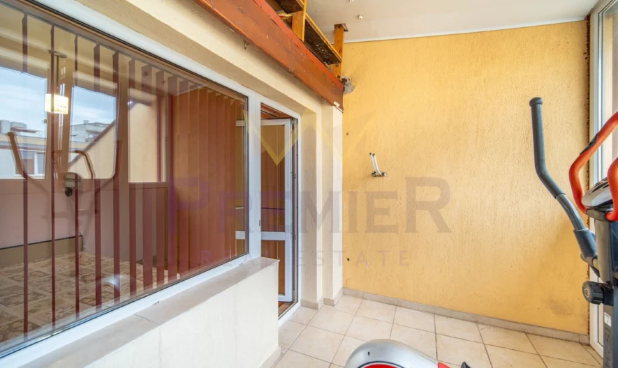 Large furnished three-room apartment with a south-facing terrace and parking space – Vazrazhdane 1 -  - snimka 12 - Imoti Premier