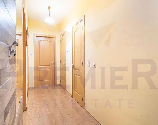 Large furnished three-room apartment with a south-facing terrace and parking space – Vazrazhdane 1 -  - snimka 16 - Imoti Premier