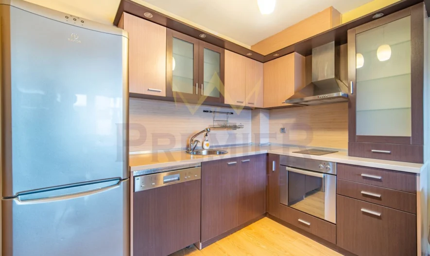 Large furnished three-room apartment with a south-facing terrace and parking space – Vazrazhdane 1 -  - snimka 4 - Imoti Premier