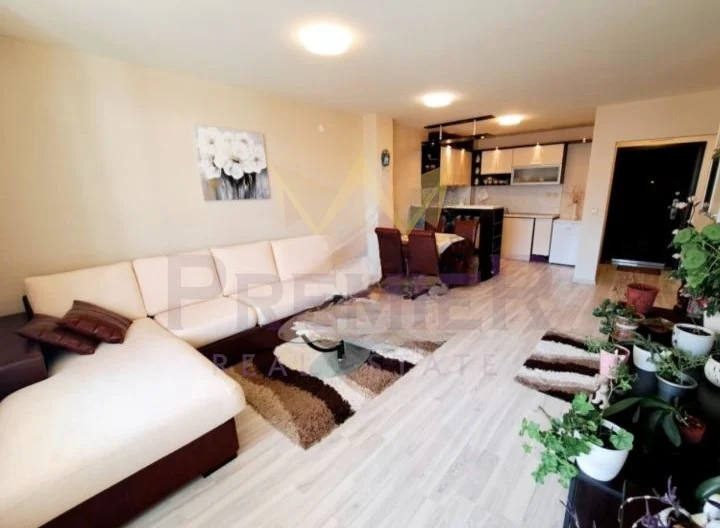 Lovely One-Bedroom Apartment Just Steps from the Sea / Golden Sands Resort -  - snimka 1 - Imoti Premier