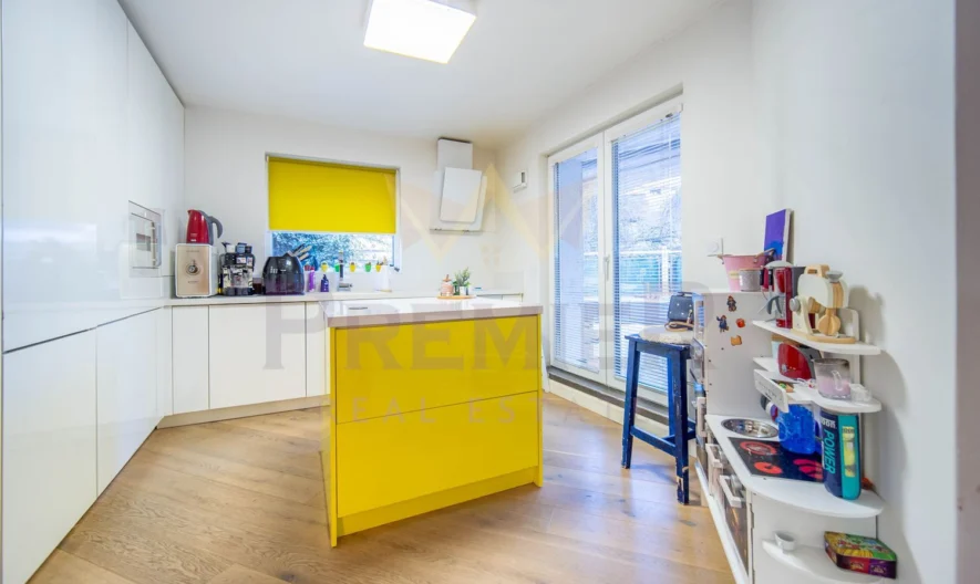 Луксозен и комфортен апартамент на морския бряг в град Балчик - - снимка 10 - Имоти Премиер