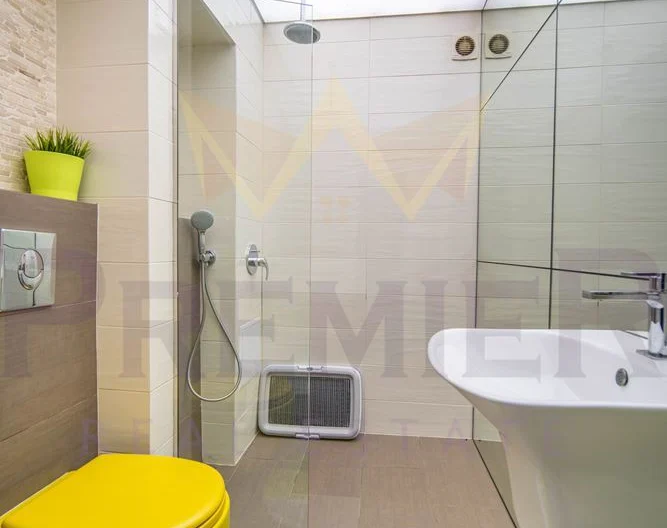 Луксозен и комфортен апартамент на морския бряг в град Балчик - - снимка 22 - Имоти Премиер