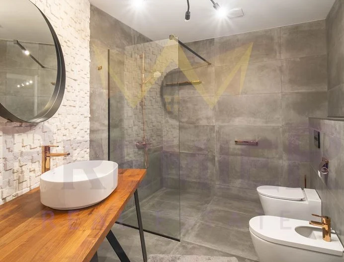 Луксозен Тристаен Апартамен, кв. Бриз, Варна! -  - снимка 11 - Имоти Премиер