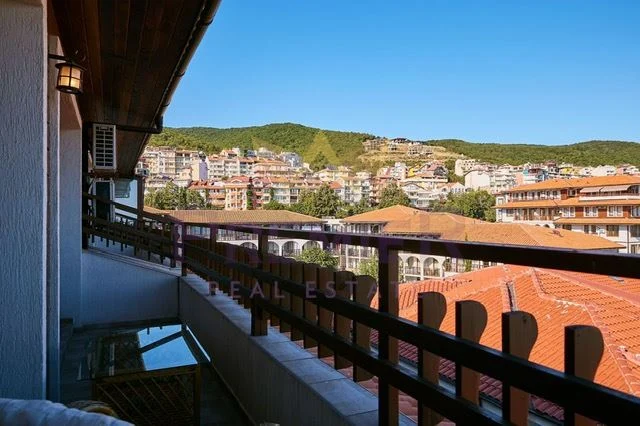 Луксозен тристаен апартамент на две нива с гледка към морето в Свети Влас -  - снимка 4 - Имоти Премиер