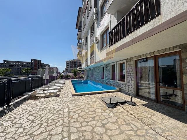 Луксозен тристаен апартамент на две нива с гледка към морето в Свети Влас -  - снимка 5 - Имоти Премиер