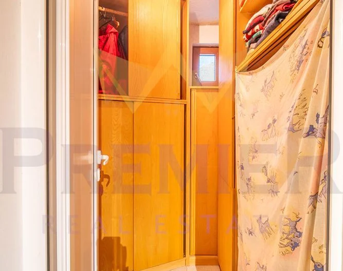 Луксозна фамилна къща в кв. Аспарухово - - снимка 11 - Имоти Премиер