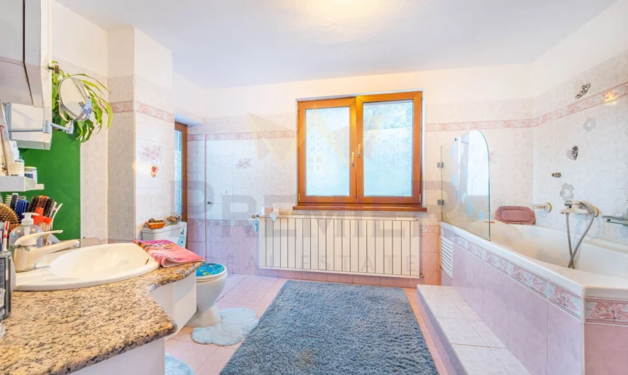 Луксозна фамилна къща в кв. Аспарухово - - снимка 12 - Имоти Премиер