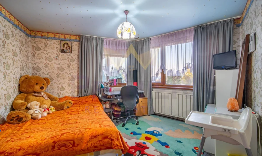 Луксозна фамилна къща в кв. Аспарухово - - снимка 15 - Имоти Премиер