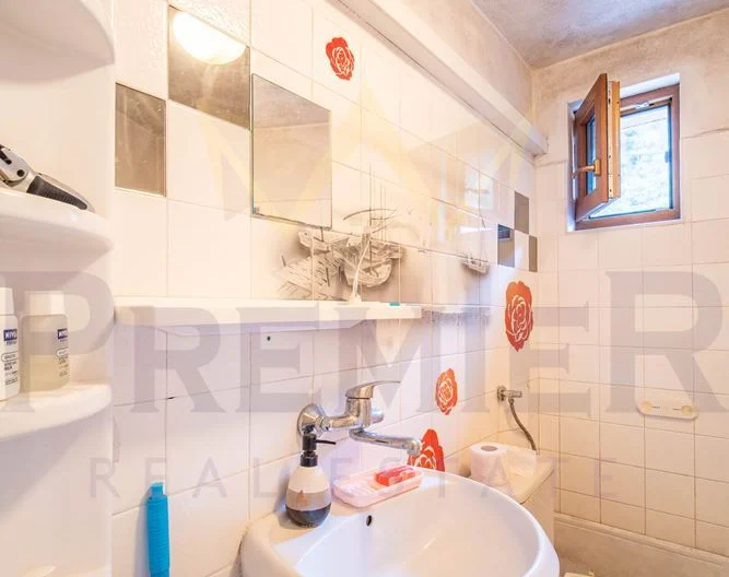 Луксозна фамилна къща в кв. Аспарухово - - снимка 17 - Имоти Премиер