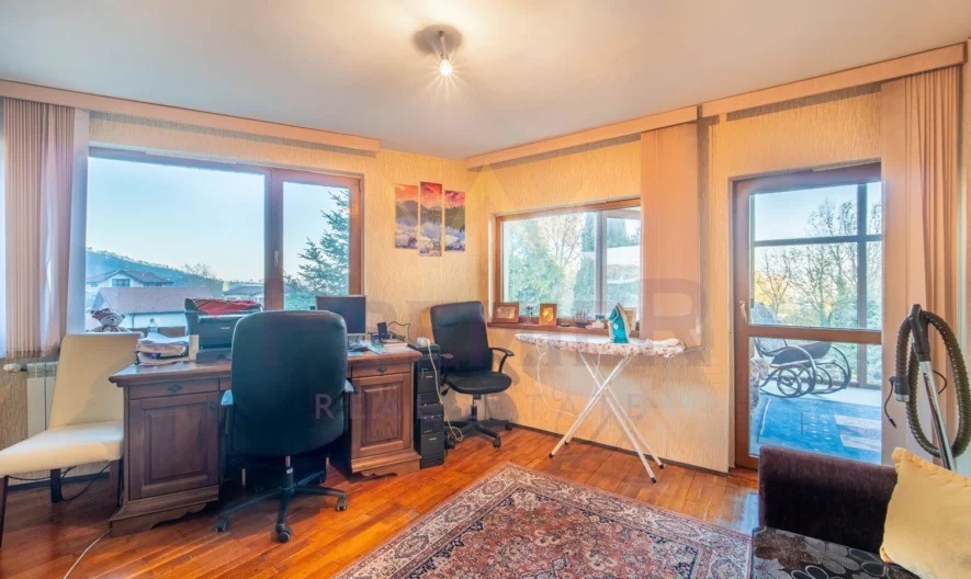 Луксозна фамилна къща в кв. Аспарухово - - снимка 21 - Имоти Премиер