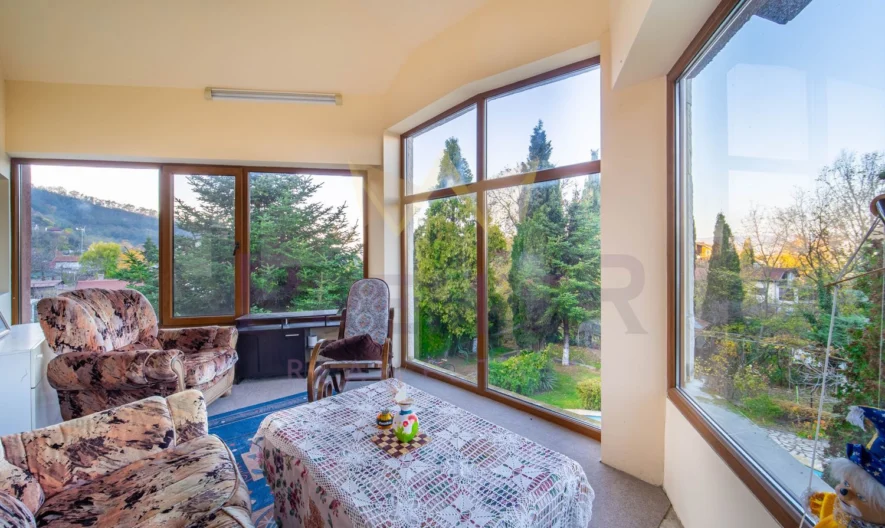 Луксозна фамилна къща в кв. Аспарухово - - снимка 23 - Имоти Премиер