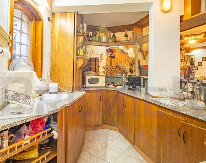 Луксозна фамилна къща в кв. Аспарухово - - снимка 30 - Имоти Премиер