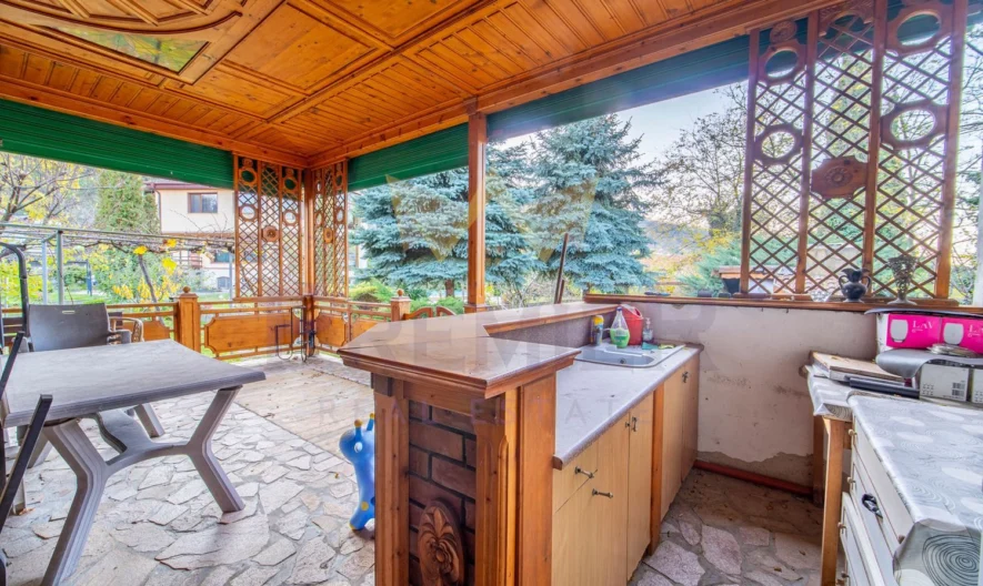 Луксозна фамилна къща в кв. Аспарухово - - снимка 34 - Имоти Премиер