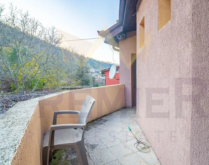 Луксозна фамилна къща в кв. Аспарухово - - снимка 35 - Имоти Премиер