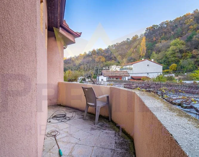 Луксозна фамилна къща в кв. Аспарухово - - снимка 36 - Имоти Премиер