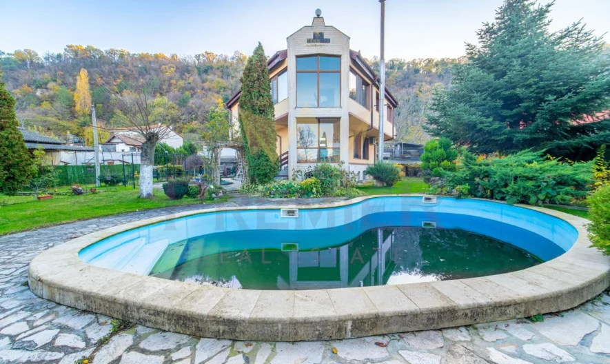 Луксозна фамилна къща в кв. Аспарухово - - снимка 39 - Имоти Премиер