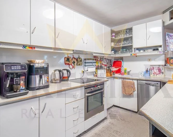 Луксозна фамилна къща в кв. Аспарухово - - снимка 4 - Имоти Премиер