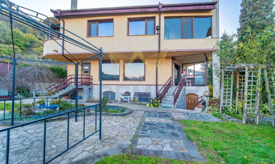 Луксозна фамилна къща в кв. Аспарухово - - снимка 40 - Имоти Премиер