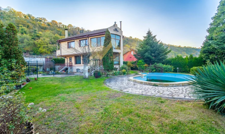 Луксозна фамилна къща в кв. Аспарухово - - снимка 41 - Имоти Премиер