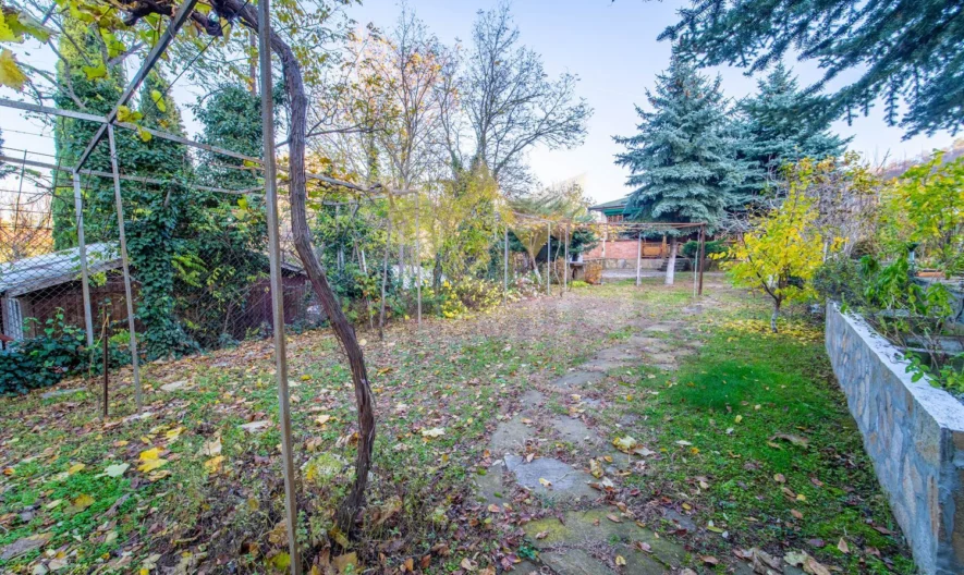 Луксозна фамилна къща в кв. Аспарухово - - снимка 43 - Имоти Премиер