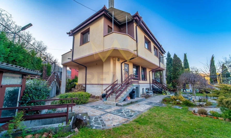 Луксозна фамилна къща в кв. Аспарухово - - снимка 46 - Имоти Премиер