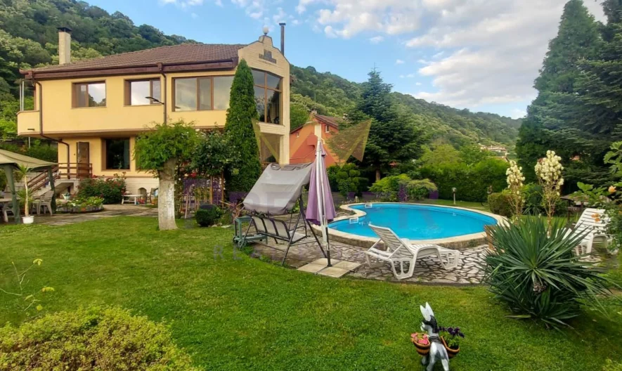 Луксозна фамилна къща в кв. Аспарухово - - снимка 47 - Имоти Премиер