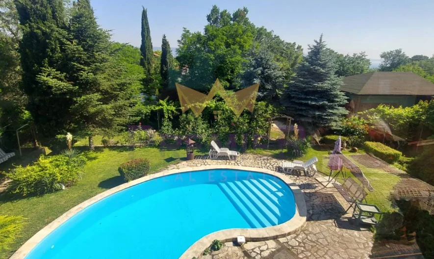 Луксозна фамилна къща в кв. Аспарухово - - снимка 48 - Имоти Премиер