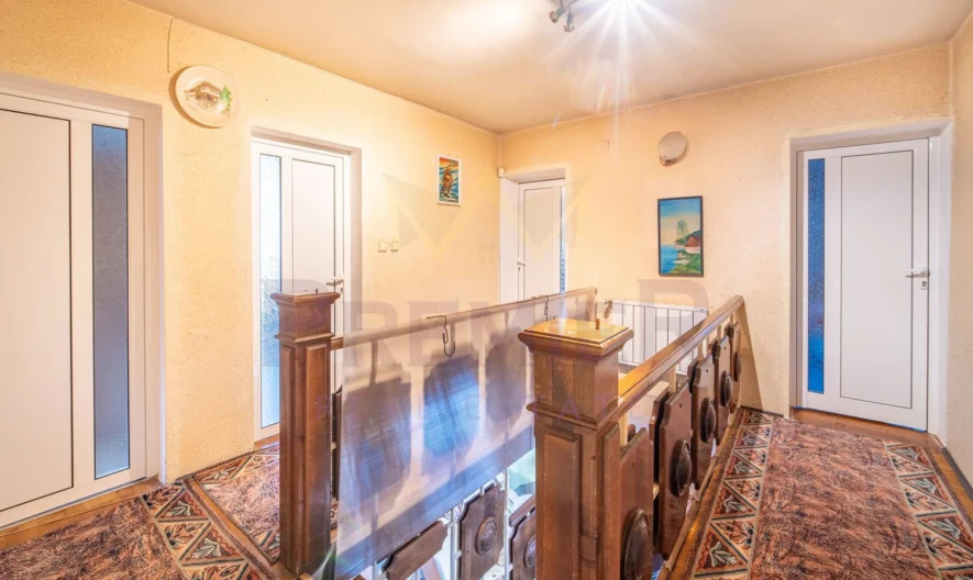 Луксозна фамилна къща в кв. Аспарухово - - снимка 8 - Имоти Премиер