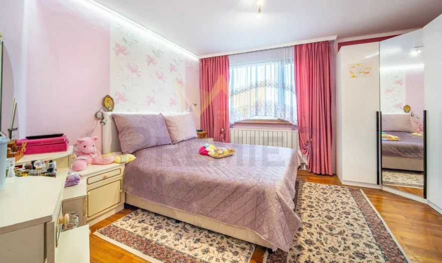 Луксозна фамилна къща в кв. Аспарухово - - снимка 9 - Имоти Премиер