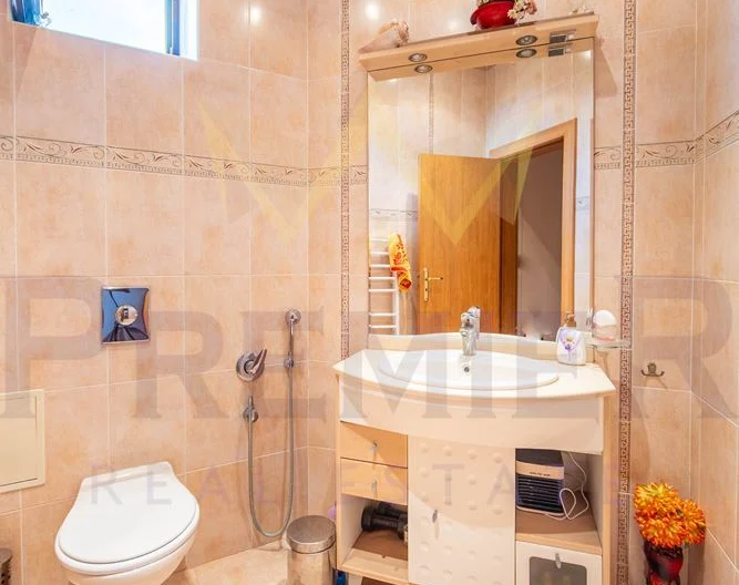 Луксозна къща с басейн и морска гледка - - снимка 15 - Имоти Премиер