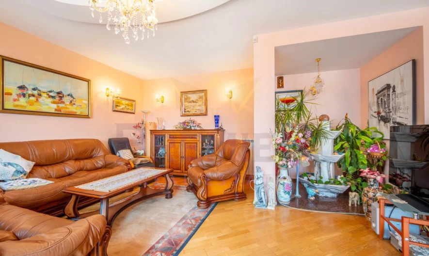 Луксозна къща с басейн и морска гледка -  - снимка 18 - Имоти Премиер