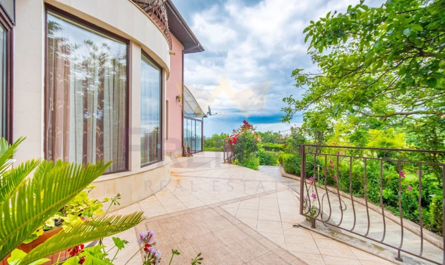 Луксозна къща с басейн и морска гледка - - снимка 31 - Имоти Премиер