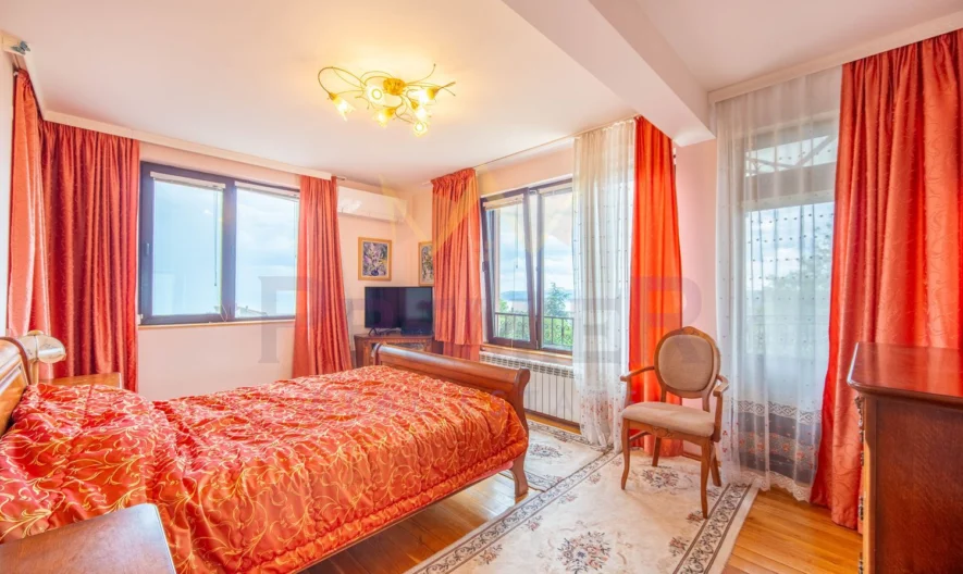 Луксозна къща с басейн и морска гледка - - снимка 35 - Имоти Премиер