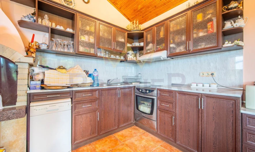 Луксозна къща с басейн и морска гледка -  - снимка 38 - Имоти Премиер