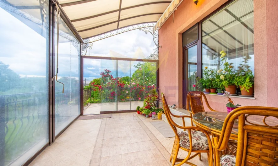 Луксозна къща с басейн и морска гледка - - снимка 38 - Имоти Премиер