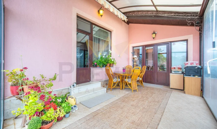 Луксозна къща с басейн и морска гледка - - снимка 39 - Имоти Премиер