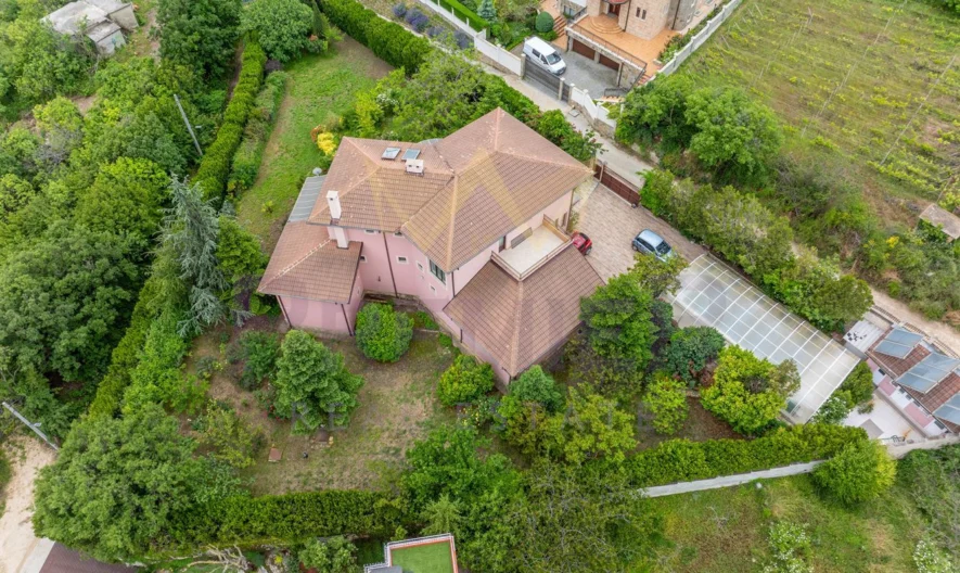 Луксозна къща с басейн и морска гледка - - снимка 41 - Имоти Премиер