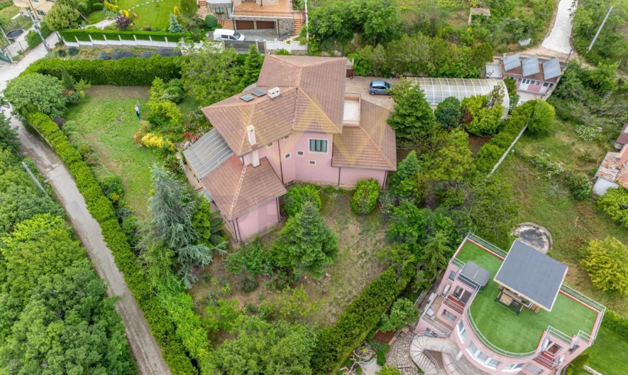 Луксозна къща с басейн и морска гледка - - снимка 46 - Имоти Премиер