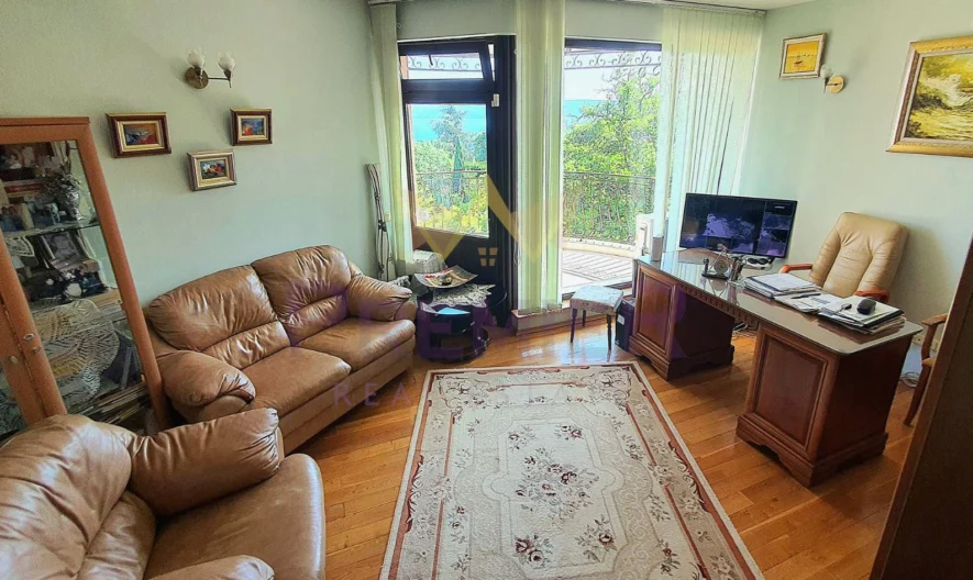 Луксозна къща с басейн и морска гледка - - снимка 59 - Имоти Премиер