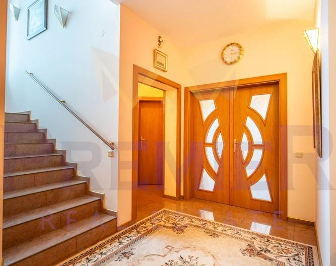 Луксозна къща с басейн и морска гледка - - снимка 9 - Имоти Премиер