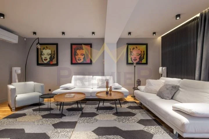 Луксозна къща с впечатляваща архитектура, изискан интериорен дизайн и панорамна гледка - - снимка 3 - Имоти Премиер