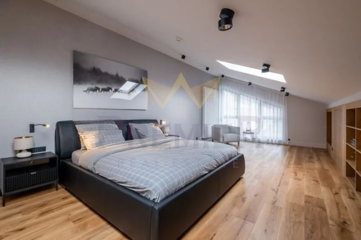 Луксозна къща с впечатляваща архитектура, изискан интериорен дизайн и панорамна гледка - - снимка 4 - Имоти Премиер