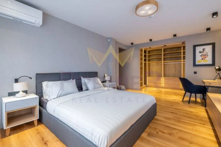 Луксозна къща с впечатляваща архитектура, изискан интериорен дизайн и панорамна гледка - - снимка 5 - Имоти Премиер