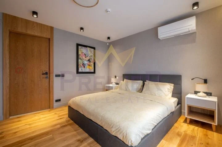 Луксозна къща с впечатляваща архитектура, изискан интериорен дизайн и панорамна гледка - - снимка 6 - Имоти Премиер