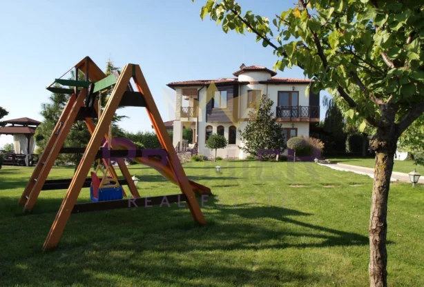 Луксозна къща в с. Аврен -  - снимка 2 - Имоти Премиер