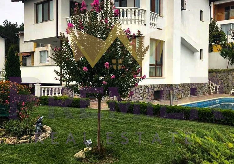 Луксозна триетажна къща в село Оброчище -  - снимка 1 - Имоти Премиер