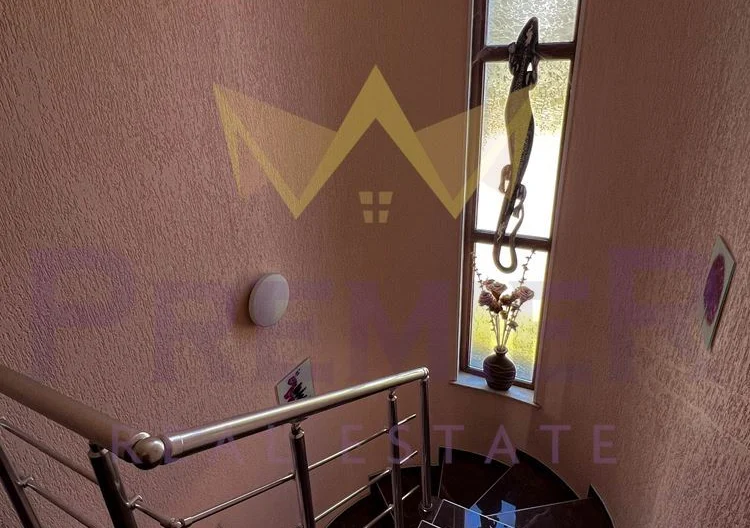 Луксозна триетажна къща в село Оброчище - - снимка 31 - Имоти Премиер